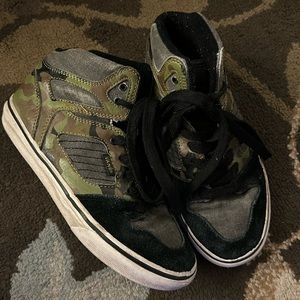 VANS CAMO COLOR HIGH TOPS SIZE US 3